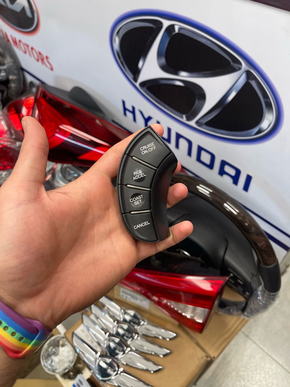 کلید روی فرمان کیا اپیروس سمت راست ۲۰۱۱