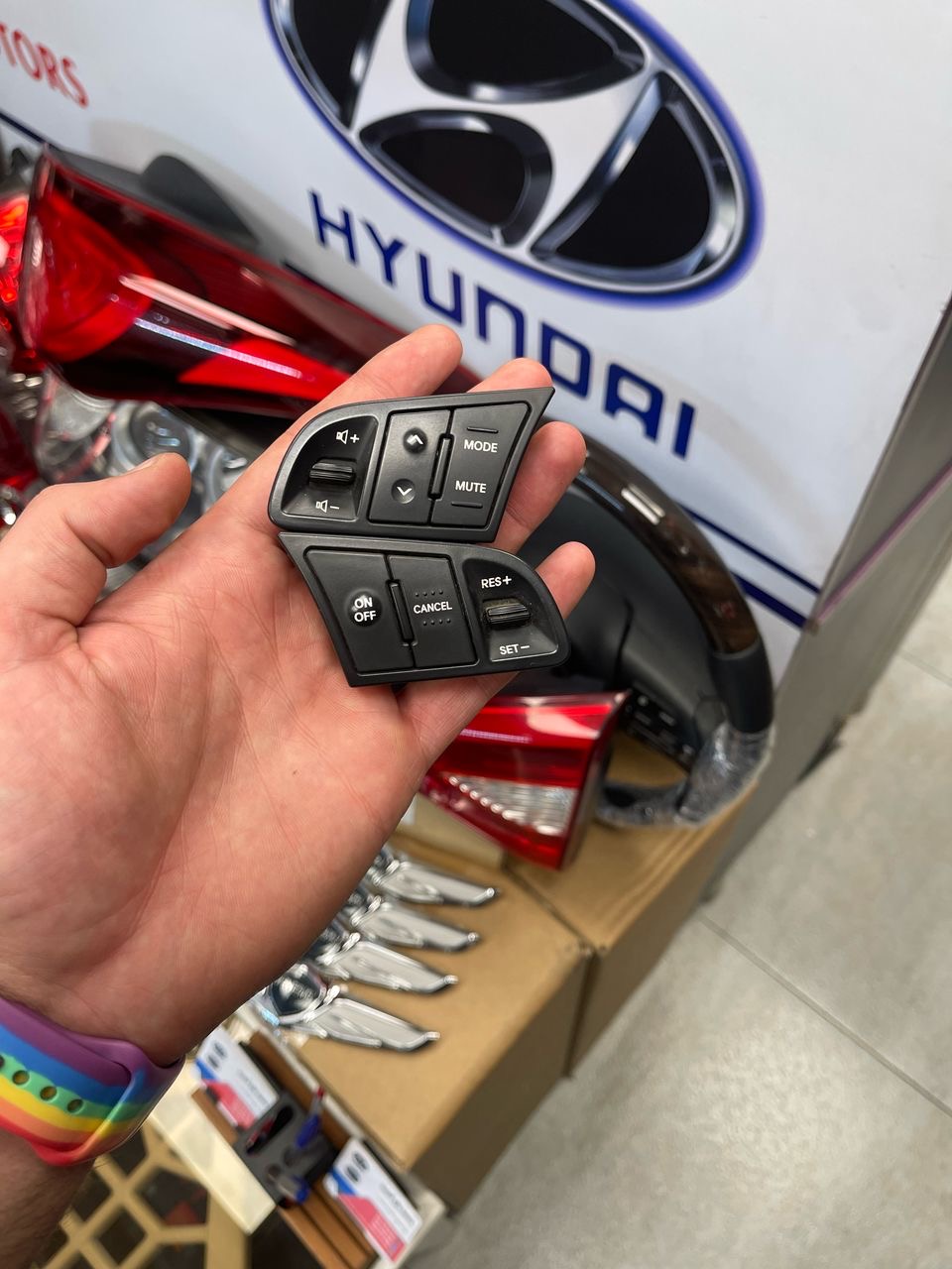 کلید روی فرمان کیا سراتو سمت چپ ۲۰۱۱