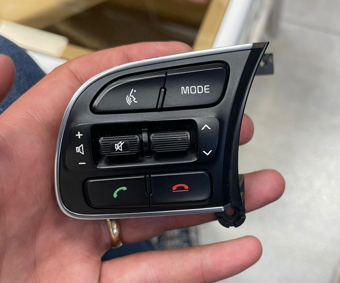 کلید روی فرمان کیا اپتیما سمت چپ ۲۰۱۷